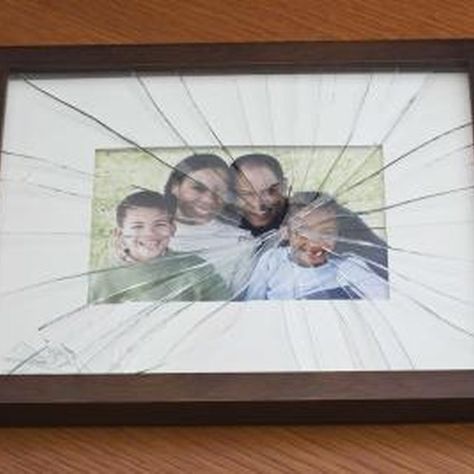 How to Fix a Crack in the Glass on a Picture Frame Child Poverty, Frame Props, Old Baskets, Glass Picture Frames, Diy Photo Booth, Diy Picture Frames, Wood Photo Frame, Photo Booth Frame, Broken Glass