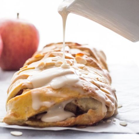 Homemade Cinnamon Apple Strudel Streudel Recipe, Cinnamon Strudel, Apple Strudel Recipe, German Dessert, Strudel Recipes, German Desserts, Apple Strudel, Cinnamon Apple, Spice Cookies