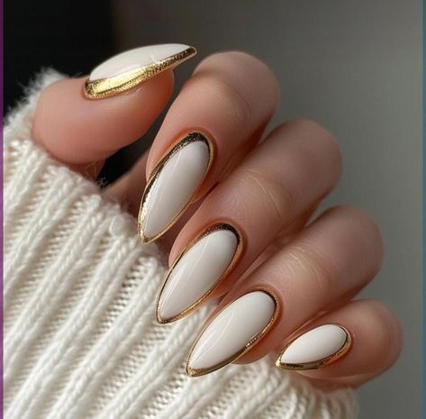 Manicure Designs, Her Nails, Almond Nails Designs, New Year's Nails, Classy Nails, Chic Nails, Cute Acrylic Nails, Holiday Nails, Nude Nails