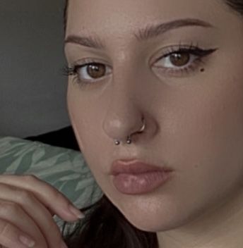 Nostril And Septum Piercing Together, Nostril And Septum, Simple Makeup Look, Hooked Nose, Crooked Nose, Piercing Nose Ring, Piercing Nose, Simple Makeup Looks, Nose Rings Hoop