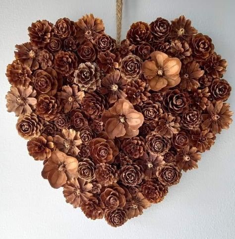 Seed Craft, Pine Cone Christmas Decorations, Pinecone Crafts Christmas, Pine Cone Art, Indoor Wreath, Pinecone Ornaments, Pinecone Wreath, Pine Cone Decorations, Cones Crafts