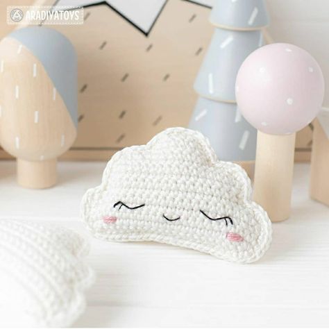 Kawaii Cloud, Fall Crochet Patterns, Crochet Goodies, Clouds Pattern, Angel Girl, In The Deep, Crochet Keychain, Little Angel, Milky White