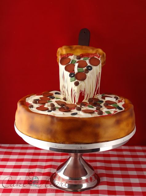 pizza party! - ...when the moon hits your eye...;) Anti Gravity Cake, Torte Creative, Gravity Defying Cake, Realistic Cakes, Gravity Cake, Cake Wrecks, Pizza Cake, Torte Cupcake, Sculpted Cakes