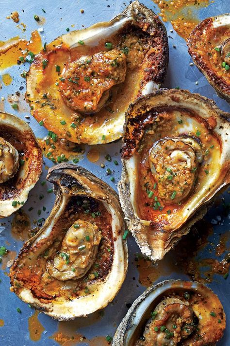 Broiled Oysters, Bbq Oysters, Cooked Oysters, Smoked Oysters, Oyster Roast, Grilled Oysters, Raw Oysters, Oyster Recipes, Appetizers For A Crowd