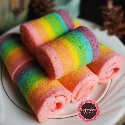 Bolu Cake, Indonesian Desserts, International Desserts, Resep Cake, Cake Rolls, Steamed Cake, Snacks Dishes, Different Cakes, Fruit Salad Recipes