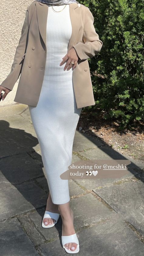 Hijab Bodycon Dress, Hijabi Bodycon Dress Outfit, Hijabi Bodycon Dress, Bodycon Dress Hijab Outfit, Bodycon With Blazer, Bodycon Dress With Blazer Outfit, Modest Office Outfits Muslim, Pencil Dress Outfit Casual, Modest Bodycon Dress