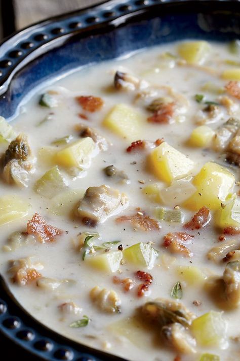 Say goodbye to all that cream with our low-calorie version of the clam chowder soup. Don't worry—there's still bacon. #soup #souprecipe Low Carb Clam Chowder, Low Carb Clam Chowder Recipe, Low Cal Clam Chowder, Low Calorie Clam Chowder, Paleo Clam Chowder, Healthy New England Clam Chowder, Ivars Clam Chowder Recipe, Low Calorie Soup Recipe, Clam Chowder Soup