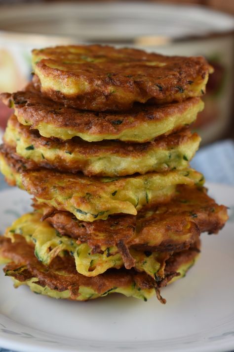 Zuchinni Patties, Egg Zucchini, Bisquick Inspired Recipes, Zucchini Patties Recipes, Zucchini Waffles, Squash Patties, Bisquick Recipe, Zucchini Patties, Zucchini Fritters Recipe