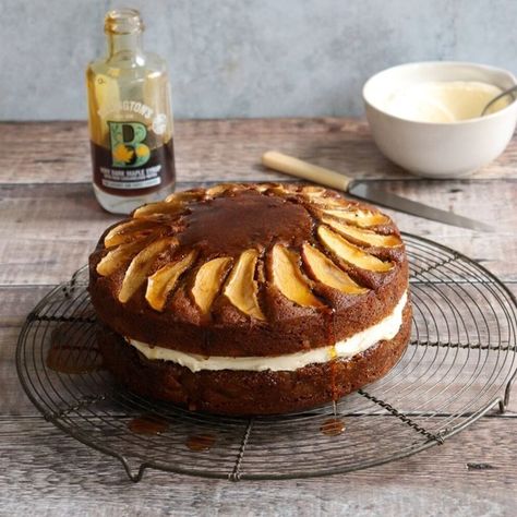 Apple Layer Cake, Sticky Cake, Apple Cake Recipe, Caramelised Apples, Plain Cake, Layer Cake Recipes, Toffee Apple, Sticky Toffee, Apple Cake Recipes