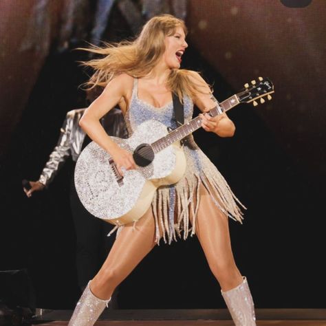 Credits: @tstourtips_ . . . #taylor #taylorswift #reputation #fearless #1989 #reptv #newbodysuit #erastour Instagram Taylor Swift, Hard Rock Stadium, Today I Learned, Swift Facts, Taylor Swift Cute, Taylor Swift Fearless, Taylor Swift Facts, Fan Fashion, Taylor Swift Outfits