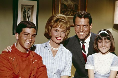 1950s Sitcoms | Legacy.com Paul Petersen, The Donna Reed Show, Tv Moms, Father Knows Best, Vintage Tv Shows, Donna Reed, Classic Tv Shows, Hot Dads, Tv Couples