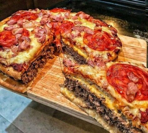 Pizza Burger Pie, Beef Pizza, Pizza Burger, Pizza Burgers, Pizza Pie, Deep Dish Pizza, Just Cooking, Deep Dish, Pie Recipes