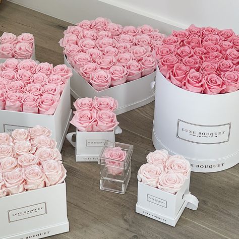 Assorted Pink Everlasting Roses in hat box bouquets - real roses that last a year Box Of Flowers Aesthetic, Roses Box Luxury, Ramos Aesthetic, Rose Bears, Everlasting Bouquet, Handmade Greeting Card Designs, Diy Flower Boxes, Bouquet Box, Look Rose