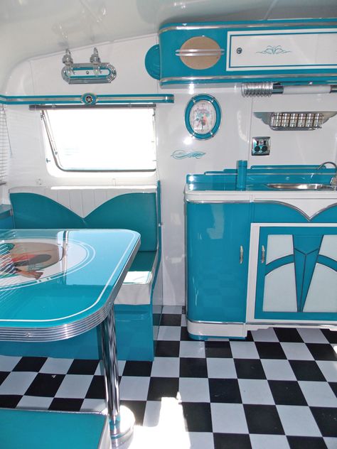 Vintage Caravan Style via http://www.simplyfreshvintage.com/ WOW, open, airy feeling and clean.  Me like Retro Mobile Home, Caravans Interior, Glamper Interior, Caravan Interiors, Vintage Caravan Interiors, Vintage Trailer Remodel, Trailers Vintage, Caravan Vintage, Vintage Trailer Interior