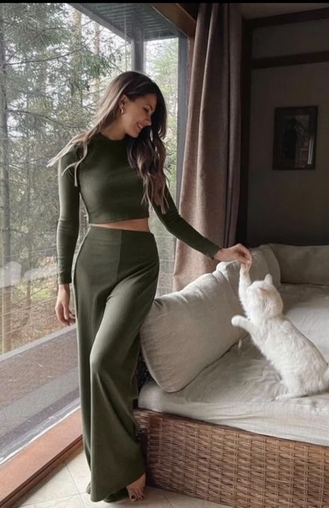 Lounge Outfit Aesthetic, Home Look Outfit, Lounge Wear Aesthetic, Feminine Loungewear, Homewear Outfit, Loungewear Aesthetic, Classy Loungewear, Cute Lounge Outfits, Loungewear Outfit