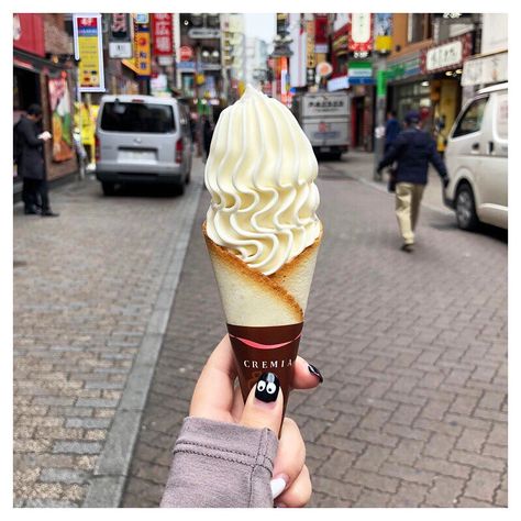 @twofatkids on Instagram: “[📍Creamia, Tokyo ] This is by far the BEST ice cream we’ve ever had in Japan (and to be honest, our lives). Outrageously creamy and velvety…” Korea Ice Cream, Harajuku Crepes Tokyo, Fish Ice Cream Korea, Tokyo Ice Cream, Asian Ice Cream Aesthetic, Vanilla Soft Serve, Ice Cream Lover, Asakusa Tokyo, Gelato Ice Cream