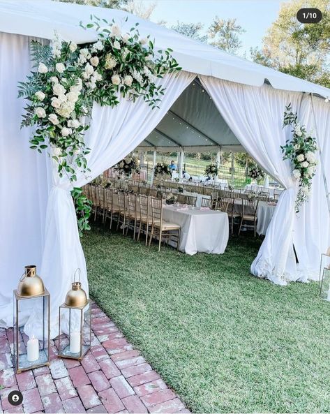 Outdoor Wedding Reception Set Up, Outdoor Wedding Canopy Ideas, Diy Canopy Tent Outdoor Wedding Reception, Tent Ideas For Wedding, Backyard Fancy Wedding, Backyard Wedding Entrance Ideas, Backyard Wedding Canopy, Elegant Tent Party, Outdoor At Home Wedding