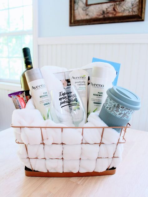 How to Make a New Mom “Treat Yourself” Gift Basket | The Mom Friend Treat Yourself Gift Basket, Mother To Be Gift Basket, Gift Basket For Mom To Be, Mom To Be Basket, Mom To Be Gift Ideas, Gifts For Mom To Be, The Mom Friend, Gifts For A New Mom, Diy Gifts For Christmas