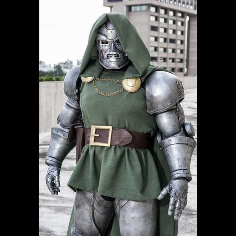 Doom Cosplay, Doctor Doom Art, M50 Gas Mask, Creative Cosplay, Dr Doom, Doctor Doom, Comic Book Panels, Epic Cosplay, Marvel Cosplay