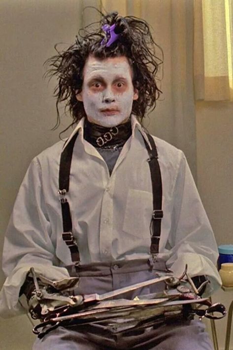 Johnny Depp Edward Scissorhands, Tim Burton Johnny Depp, Edward Scissor, Johnny Depp Characters, Barnabas Collins, Scissors Hand, Cr7 Jr, Johnny Depp Movies, Tim Burton Art