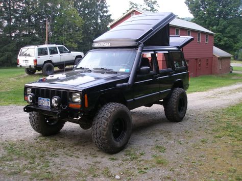 Awesome #westfalia #Vanagan pop-up on a Jeep XJ! Jeep Inspiration, Jeep Camper, Jeep Xj Mods, Van Camp, Camper Tops, Pop Top Camper, Badass Jeep, Jeep Camping, Jeep Mods