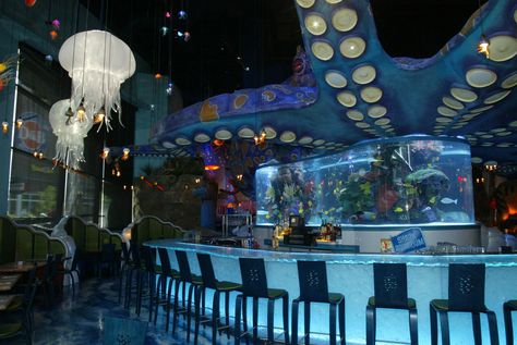 Under The Sea Restaurant, Aquarium Restaurant Design, Bar With Aquarium, Aquarium Bar, Mermaid Restaurant, Resturant Interior, Restaurant Lighting Design, Mermaid Bar, Underwater Hotel