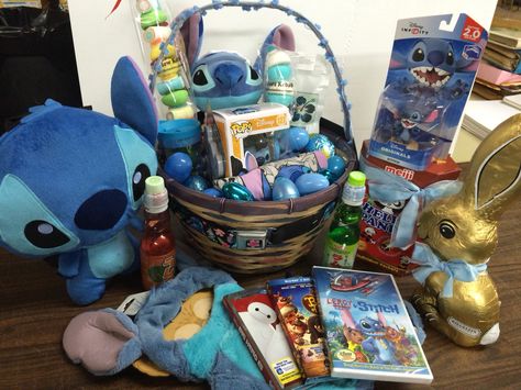 Disney Stitch Easter basket! We made for her 2015 Winter Cat Wallpaper, Stitch Easter Basket, Anime Easter, Handmade Easter Basket, Fantasy Winter, Homemade Easter Baskets, Easter Basket Themes, Pokemon Easter, Stitch Easter