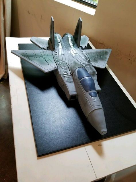 A super cool 3D F-55 fighter jet groom’s cake from a wedding at Pecan Springs Ranch! Leicester City Cake, Aircraft Cake Ideas, Aircraft Carrier Birthday Cake, Fighter Jet Cake, Fighter Jet Drawing, Fighter Jet Birthday Invitations, 10 Birthday Cake, 16 Cake, F 35