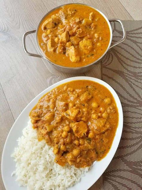 Chicken Chickpea Curry Chickpea Curry Recipes, Chicken Chickpea Curry, Chicken And Chickpea Curry, Defrost Chicken, Chicken In Air Fryer, Healthy Curry, Chicken Chickpea, Curry Recipes Easy, Easy Curry