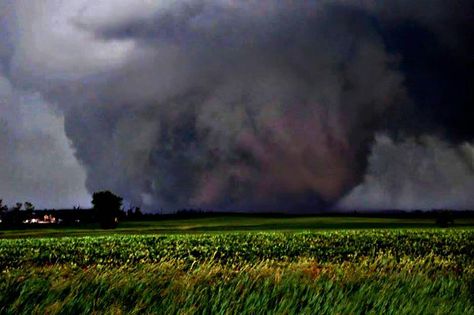 Moore,  ok. 2 and 1/4 mile wide.  Largest in US history Moore Oklahoma Tornado 2013, Pictures Of Weather, Moore Oklahoma, Tornado Chasers, Tornado Pictures, Storm Shelters, Oklahoma Tornado, Weather Photography, Tornado Alley