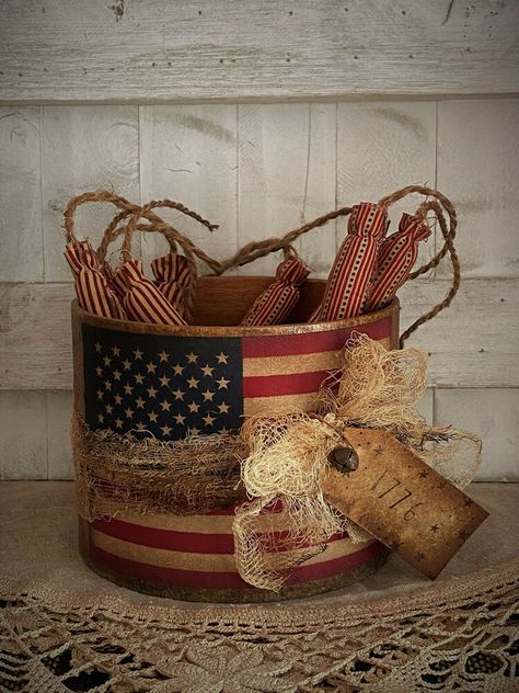 Primitive 4th Of July Decor, Primitive Americana Crafts, Americana Crafts Diy, Primitive Patriotic Crafts, Primitive Patriotic Decor, Fouth Of July Crafts, Primitive Americana Decor, Patriotic Table Decor, Red White Blue Decorations