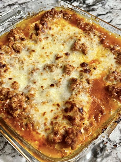 A healthy lasagna recipe that's easy to make! Protein Lasagna Recipe, Gluten Free Skillet Lasagna, Reheating Lasagna, No Noodle Lasagna Keto, Macro Friendly Skillet Lasagna, High Protein Lazy Lasagna, Protein Noodle Lasagna Maria Emmerich, Gluten Free Lasagna Recipe, Gluten Free Lasagna Noodles