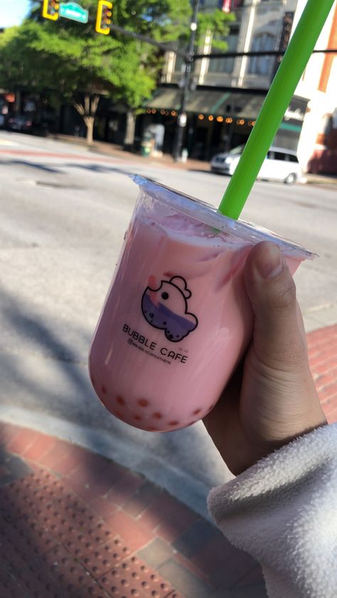 Sharpen Aesthetic, Bubble Tea Boba, Boba Drink, Bubble Milk Tea, Foto Aesthetic, Pink Foods, Pretty Drinks, Pink Drinks, Food Drinks Dessert