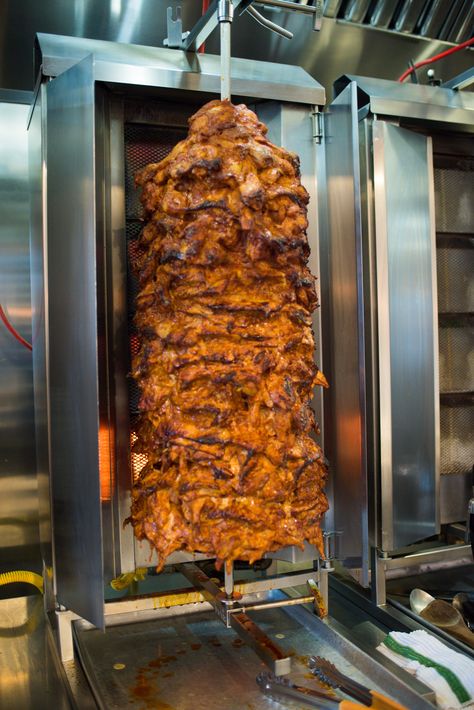 Chicken Shawarma Aesthetic, Shawarma Aesthetic, Mediterranean Gyros, Shawarma Wrap, Doner Kebabs, Healthy Winter Meals, Yam Yam, Shawarma Recipe, Pita Sandwiches