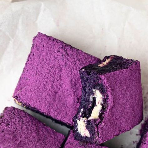 Catherine Zhang on Instagram: "Ube brownies aka purplies??? This long awaited recipe is finally here 🫶 you guys have been asking for it for ages and it’s now perfected and so so yum Link to the recipe here or in my bio! https://zhangcatherine.com/ube-brownies/ . . . #brownie #ube #purple #whitechocolate #ubebrownies" Purple Brownies, Ube Brownies, Ube Extract, Catherine Zhang, Filipino Sweets, Rainbow Board, Purple Food, Filipino Food, Halloween Treat