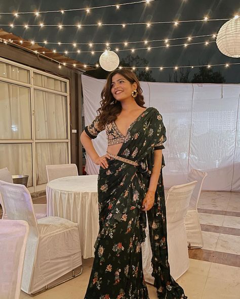 Kritika Khurana Chhabra on Instagram: “DIWALI party 🪔 Outfit: @peshaindia Managed by @offbeatmediain” Diwali Party Outfit, Kritika Khurana, Indian Fits, Wedding Fits, Floral Saree, Diwali Party, Clothing Guide, Wedding Guest Outfits, Traditional Indian Outfits