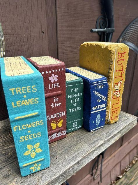 Brick Books, Painted Bricks Crafts, Painted Pavers, Brick Crafts, Yard Art Crafts, Garden Pavers, Recycled House, Brick Art, Brick Garden