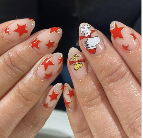 Christmas Snoopy Nails, Snoopy Nails Christmas, Snoopy Christmas Nails, Nail Art Character, Snoopy Nail Art, Nail Ideas Brown, Unique Christmas Nails, Most Beautiful Nails, Snoopy Nails