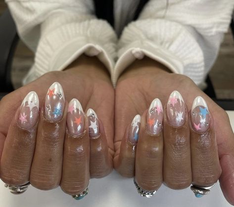 Chrome Nails For Summer, Summer Star Nails, Summer Nails Stars, Aesthetic Star Nails, Summer 24 Nails, Summer Almond Nails 2024, Star Chrome Nails, Summer Nail Inspo 2024 Almond, Star Acrylic Nails