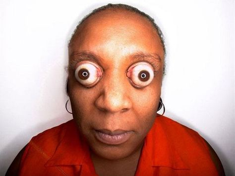 Worlds biggest eyes.  Kim Goodman is a woman who is able to pop her eyes out of her eye sockets by 12 millimeters (0.47 inches). She holds the world record for the farthest eyeball protrusion. Eyes Meme, Human Body Parts, Guinness World Records, Celebrity Look Alike, Face Pictures, Work Memes, Crazy Girls, Silly Pictures, Crazy People