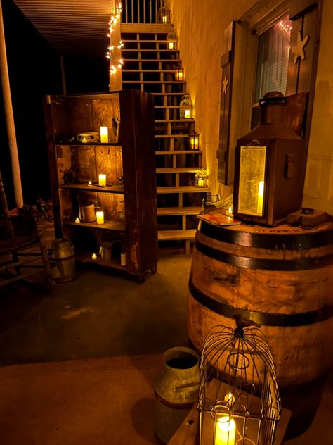 Speakeasy Door Ideas, Speakeasy Secret Entrance, Speakeasy Casino Party, Speak Easy Party Idea, Speakeasy Entrance Ideas, Speakeasy Entrance, 1920s Speakeasy Aesthetic, Prohibition Wedding, Speakeasy Decor Bar