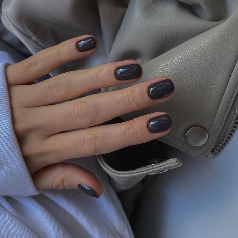 Dark Nails Ideas Short, Short Nails Grey, Grey Square Nails, Squoval Winter Nails, Dark Grey Nail Ideas, Square Nails Blue, Circle Nails, Grey Manicure, Classy Short Nails