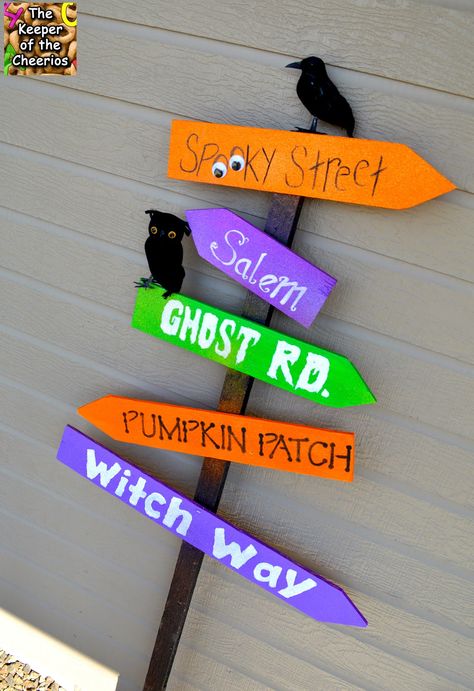 The Keeper of the Cheerios: Halloween Yard Sign- made with scrap wood Front Yard Halloween Decorations, Halloween Signs Diy, Cardboard Ideas, Winter Sangria, Halloween Yard Signs, Halloween Yard Art, Halloween Wood Signs, Halloween Wood Crafts, Adornos Halloween