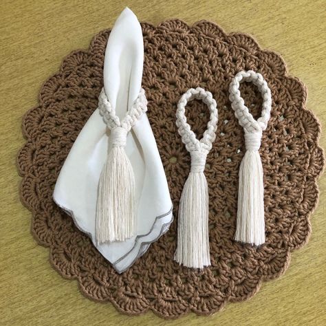 Macrame Napkin Rings, Diy Macrame Projects, Recycled Christmas Decorations, Baby Doll Bed, Napkin Rings Diy, Napkin Rings Wedding, Free Macrame Patterns, Macrame Wedding, Macrame Dress