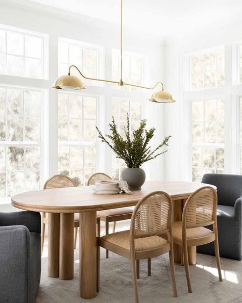 12 Oval Dining Tables That Will Elevate Your Dining Room | 10 Stunning Homes Studio Mcgee Dining, Dining Table Dimensions, Interior Design Dining Room, Dining Room Interiors, Oval Table Dining, Dining Room Inspiration, Dining Room Design, Organic Modern, Dining Table Chairs