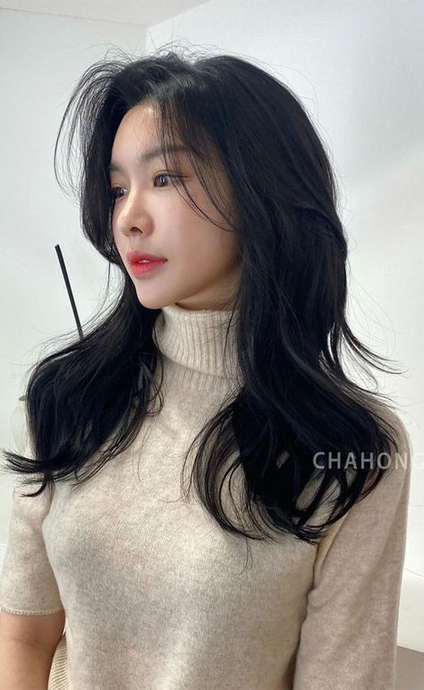 medium layers, medium layered haircut, curtain bangs, haircut with curtain bangs, medium layered haircut with bangs Korean Medium Layered Haircut, Haircut Medium Layered, Layered Haircuts With Curtain Bangs, Curtain Bangs Haircut, Bangs Korean, Haircuts With Curtain Bangs, Medium Layers, Layered Haircut Ideas, Haircut Curtain