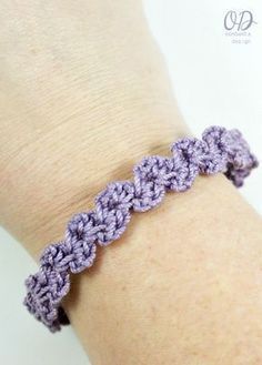 Corak Krusye, Crochet Bracelet Pattern, Crochet Jewlery, Bracelet Crochet, Crochet Jewelry Patterns, Crochet Bracelet, Amazing Ideas, Pretty Bracelets, Thread Crochet