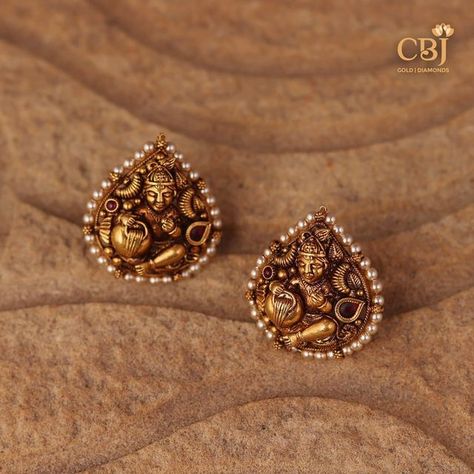 CBJ Gold & Diamonds on Instagram: "Drop shaped studs adorned with pearls and enhanced with antique finishing. #antiquestudscollection Antique studs crafted to detail under nakashi workmanship. Years of expertise to put the design in the forefront. Visit our profile to view the collection. DM us to place orders. Video call us from the convenience of your home. Call/Whatsapp +918885568655 for more details #AntiqueStuds #NakashiStuds #Jewellery #Fashion #studsofinstagram #IndianJewellery #G Gold Neck Jewellery, Gold Studs Earrings Indian, Antique Earrings Studs, Gold Neck Chain, Antique Gold Earrings, Simple Jewellery, Diamond Pendants Designs, Modern Gold Jewelry, Antique Bridal Jewelry