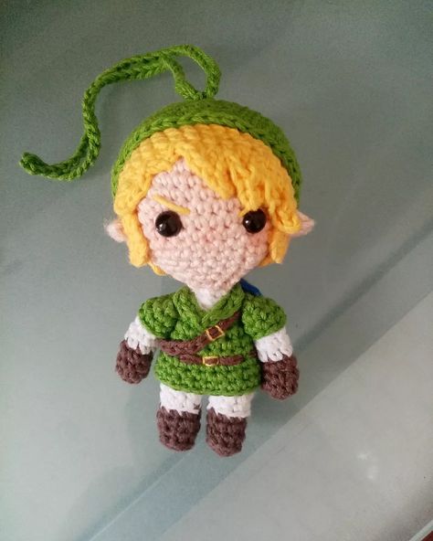 Amigurumi de link a crochet #link #linkamigurumi #legendofzelda #linkcrochet #legendofzeldaamigurumi #crochet #amigurumi #crochetlove #kawaiiamigurumi Link Zelda Crochet Pattern Free, Legend Of Zelda Crochet, Zelda Crochet, Link Legend Of Zelda, Crochet Daisy, The Legend Of Zelda, Crochet Gifts, Crochet Dolls, Cute Crochet