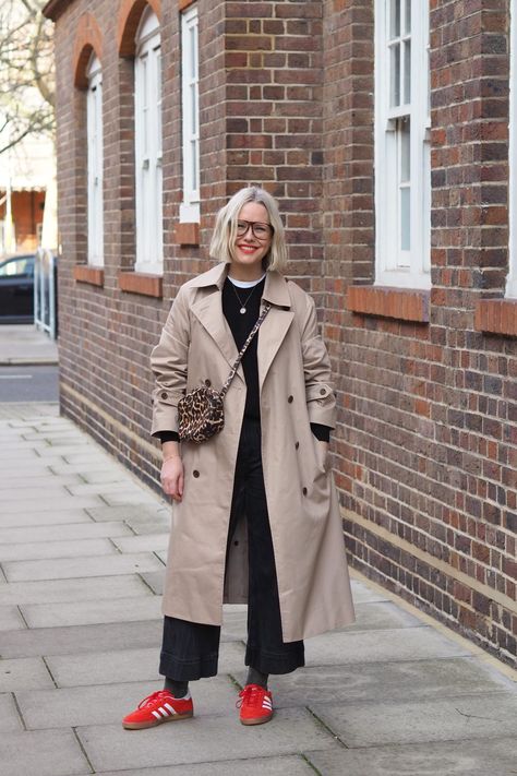 Coats 2023 Winter, Trench Coat Street Style 2023, Alexandra Stedman Style, Layering Ideas Outfits, Winter Trench Coat Outfit, Alexandra Stedman, Trench Coat Looks, Trench Coat Styling, Red Sneakers Outfit